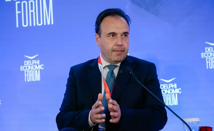 Δημήτρης Παπαστεργίου: Πρέπει να τελειώνουμε με την ανωνυμία στο διαδίκτυο