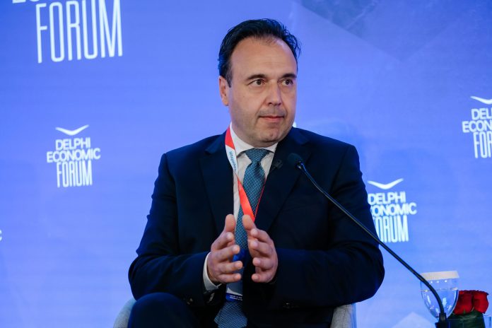 Δημήτρης Παπαστεργίου: Πρέπει να τελειώνουμε με την ανωνυμία στο διαδίκτυο - Τυπολογίες