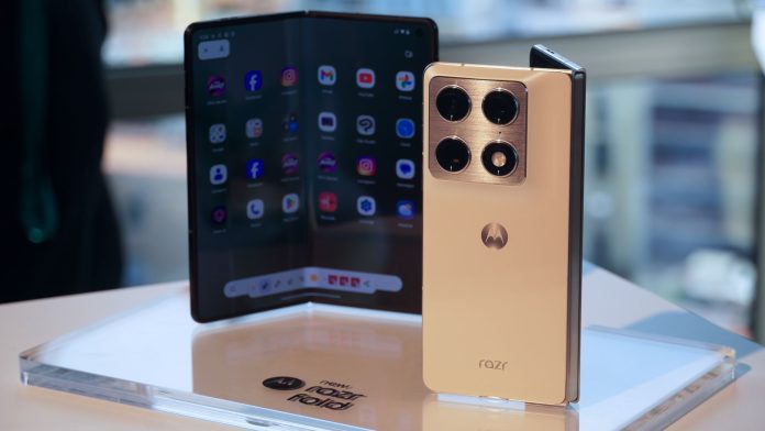 Το Razr Fold της Motorola έχει επιτέλους μια τιμή: Είναι φθηνότερο από το Galaxy Z Fold 7