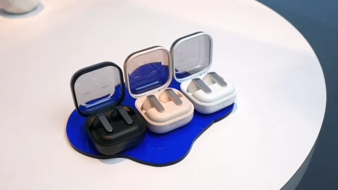 Τα Samsung Galaxy Buds 4 και 4 Pro λαμβάνουν την πρώτη τους ενημέρωση λογισμικού