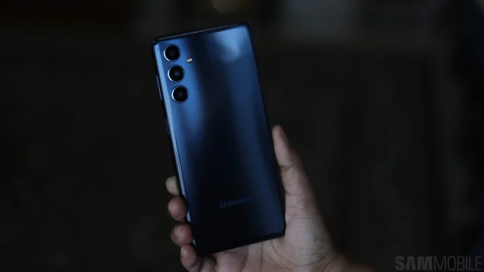 Η Samsung ενημερώνει το Galaxy M54 με ενημερωμένη έκδοση κώδικα ασφαλείας Απριλίου 2026