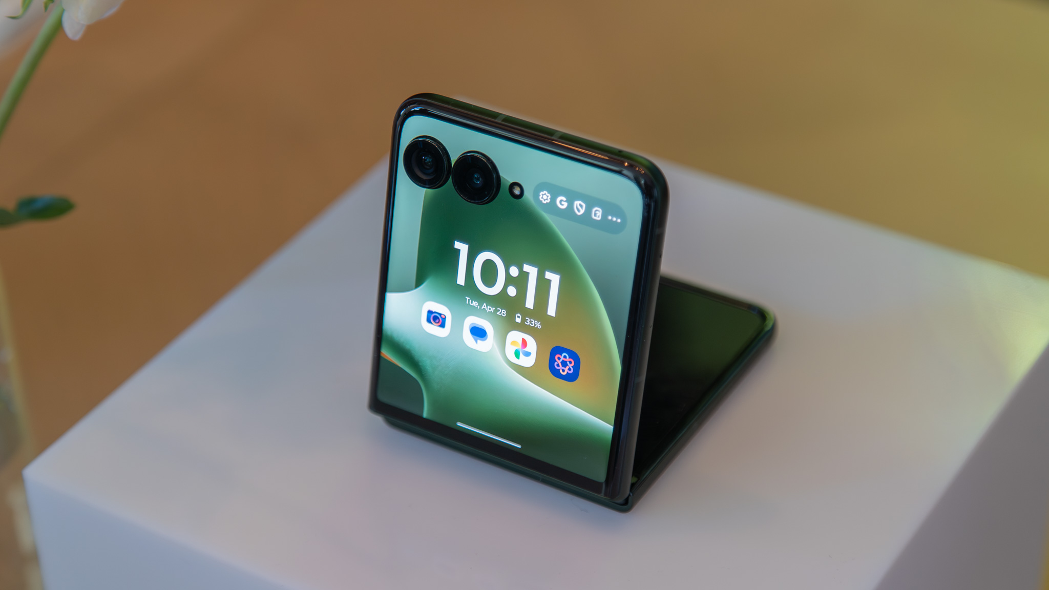 Εξώφυλλο οθόνης Motorola Razr Plus 2026