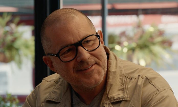 Ο Jony Ive ετοιμάζει άμεσο ανταγωνιστή του iPhone;