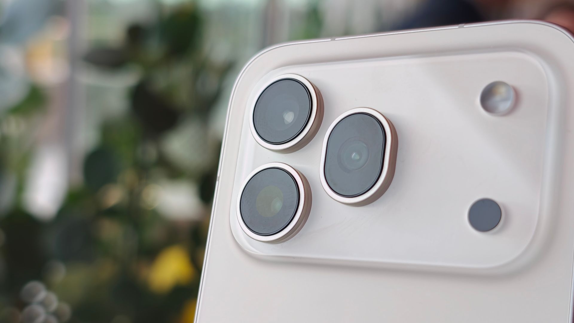 Honor 600 Pro σε Μαύρο, Λευκό και Πορτοκαλί