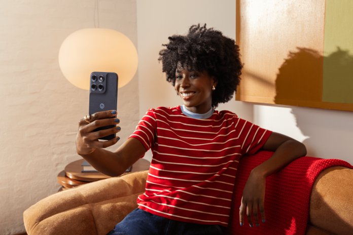 Η Motorola παρουσίασε ένα στολίδι, το Moto G87