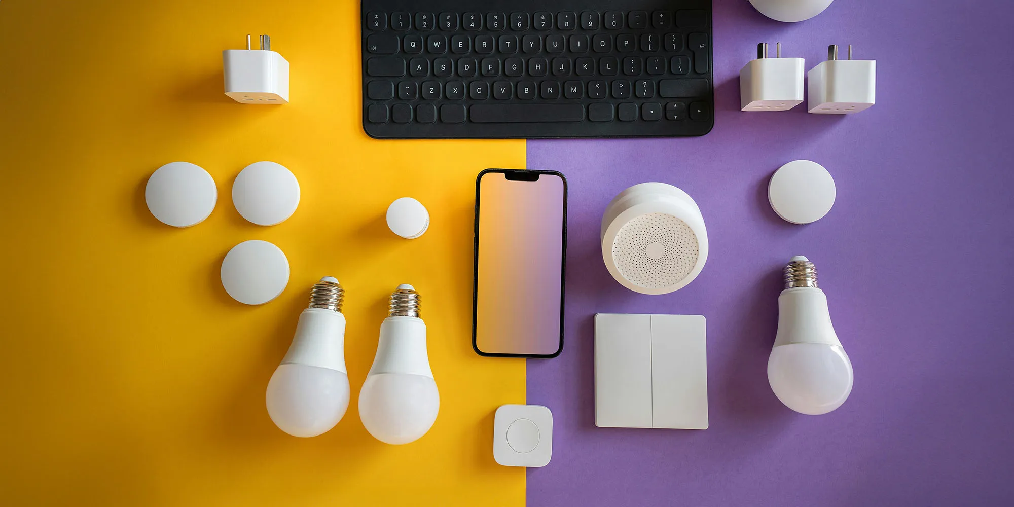 Σχεδιάζω το νέο μου έξυπνο σπίτι, 13 χρόνια μετά | Η εικόνα δείχνει μια σειρά από έξυπνες οικιακές συσκευές σε πολύχρωμο φόντο