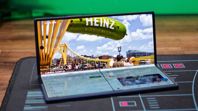 Το Fold 8 Wide της Samsung θα μπορούσε να διορθώσει ένα από τα πιο άσχημα προβλήματα κάμερας των πτυσσόμενων