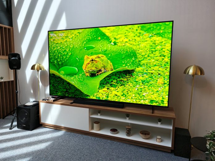 SQD Mini LED vs OLED: Πώς η TCL αλλάζει τον χάρτη στις premium τηλεοράσεις το 2026.