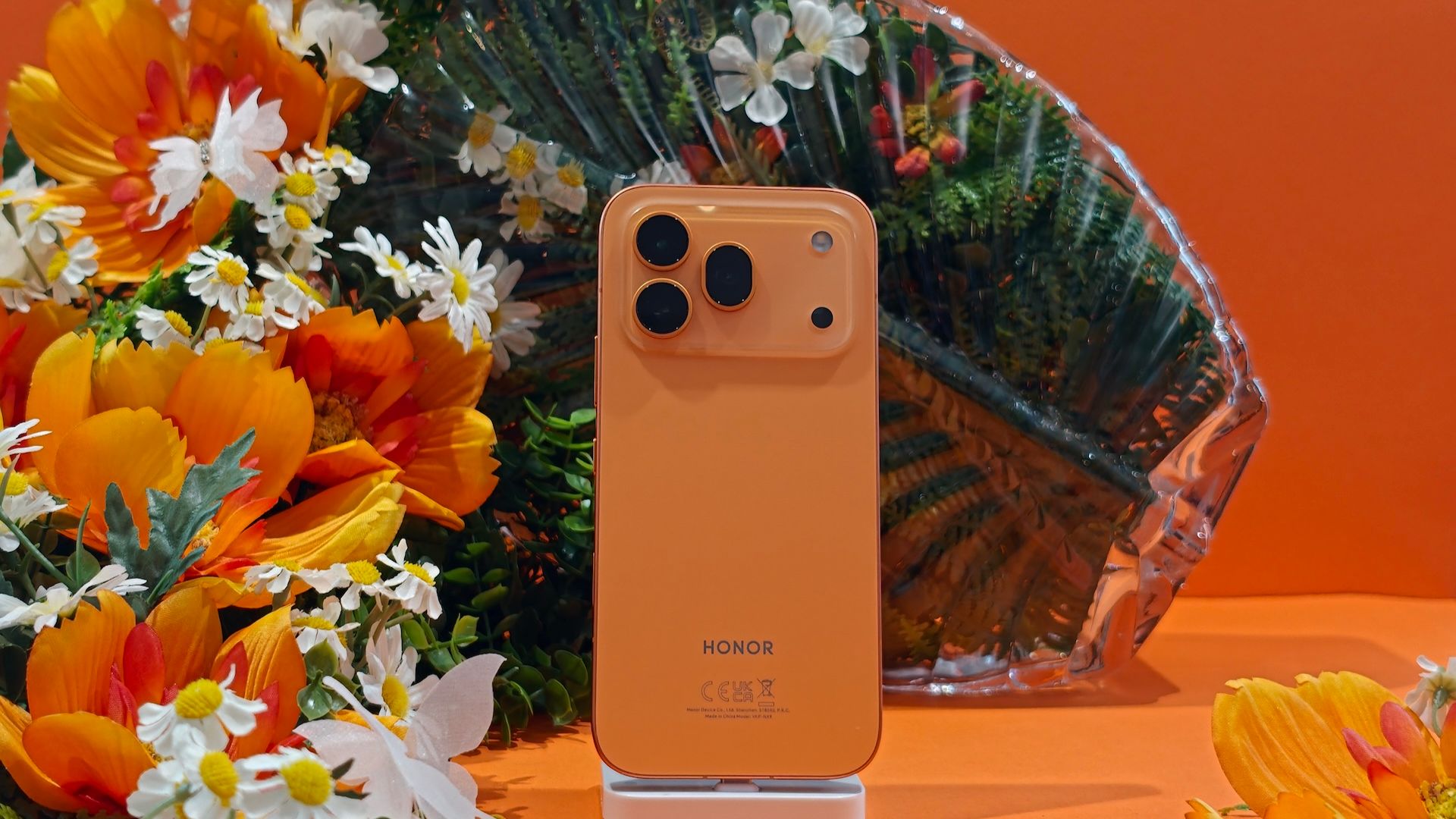 Honor 600 Pro σε Μαύρο, Λευκό και Πορτοκαλί