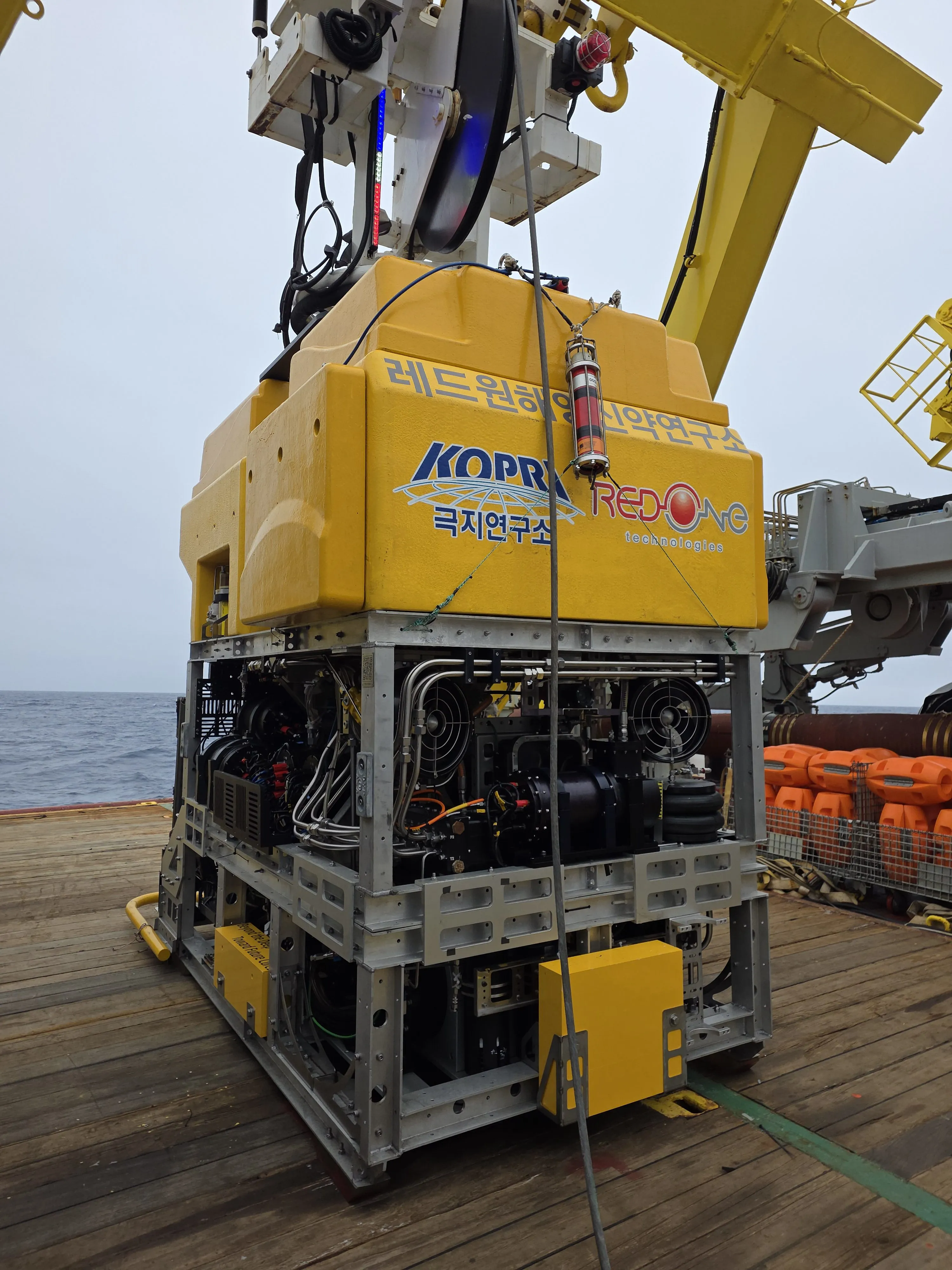 μεγάλο όχημα σε κατάστρωμα σκαφών