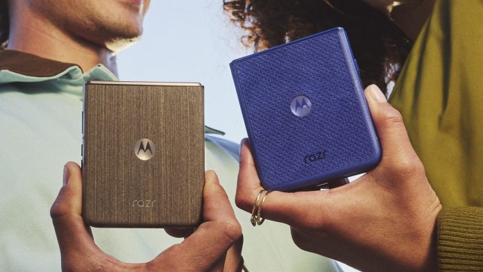 Γεια σας, εμβληματική: η σειρά Moto Razr 2026 έχει την ίδια υπέροχη εμφάνιση, αλλά φτάνει σε νέα νέα ύψη
