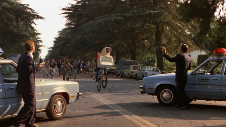 Οι Ε.Τ περνούν από πράκτορες με ραδιόφωνα στα χέρια