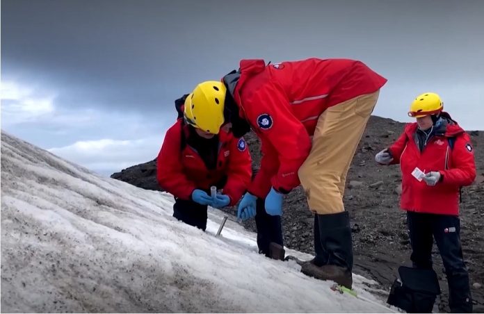 Από τους πάγους της Ανταρκτικής στο Διάστημα: Αρχαίοι μικροοργανισμοί που ίσως αντέξουν εκεί όπου δεν αντέχει ο άνθρωπος, μια αποστολή που μοιάζει με επιστημονική φαντασία [video]