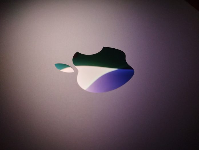 Ο νέος διευθύνων σύμβουλος της Apple, John Ternus, λέει στους υπαλλήλους της Apple θα αλλάξει τον κόσμο ξανά