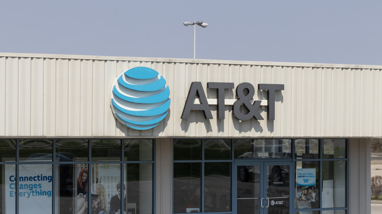 Λογότυπο AT&T σε ένα κτίριο
