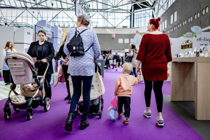 Η έκθεση στην ατμοσφαιρική ρύπανση κατά την κύηση συνδέεται με μειωμένη γλωσσική και κινητική ανάπτυξη των μωρών: Τι δείχνει νέα έρευνα του King's College London