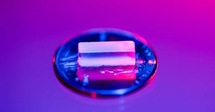 Κρύσταλλος από την Κίνα υπόσχεται 1000x πιο γρήγορα δίκτυα και απεξάρτηση από το GPS