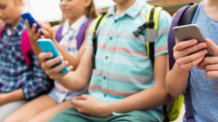 «Απαγορεύονται Facebook, Instagram, TikTok για ανηλίκους κάτω των 15!» «Απαγορεύονται Facebook, Instagram, TikTok για ανηλίκους κάτω των 15!»