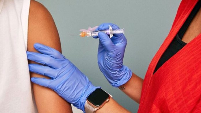 Εμβόλια ενηλίκων: Γιατί η προστασία δεν σταματά στην παιδική ηλικία