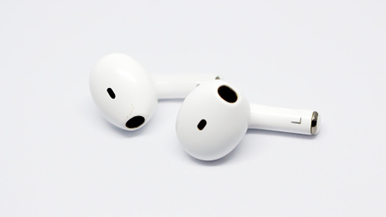 Ένα ζευγάρι AirPods
