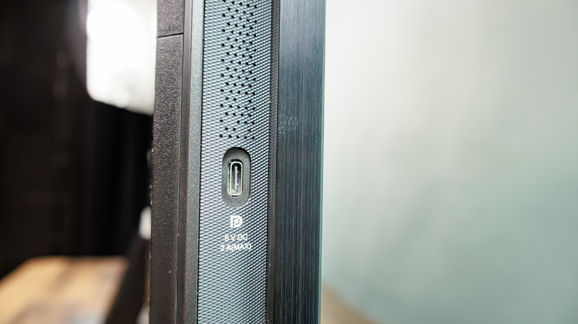 USB-C side port on a Hisense UR9 RGB Mini-LED TV