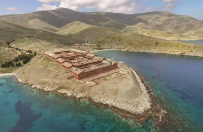 Κατοχυρώνεται μόνιμα η προστασία της Γυάρου με Προεδρικό Διάταγμα