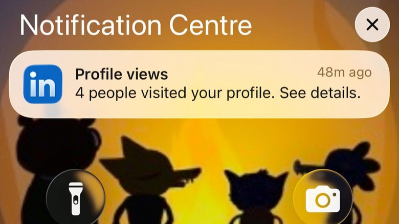 Το Κέντρο ειδοποιήσεων iPhone εμφανίζει μια ειδοποίηση προεπισκόπησης LinkedIn