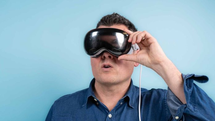 Η Apple φέρεται να «διέκοψε τη δουλειά στο Vision Pro» — ορίστε τι γνωρίζουμε