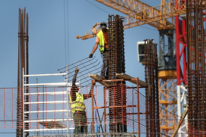 Στα Τρίκαλα μελετούν τις επιπτώσεις της έντονης ζέστης στην υγεία των εργαζομένων: Τι εξηγεί στο ΑΠΕ-ΜΠΕ ο καθηγητής στο παν. Θεσσαλίας δρ Ανδρέας Φλουρής