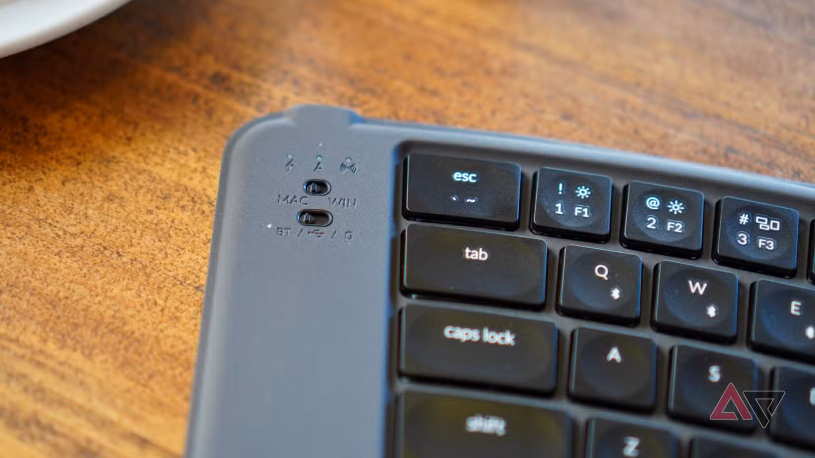 Οι διακόπτες συνδεσιμότητας του Keychron B11 Pro