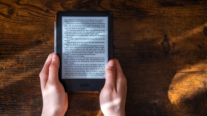 5 λόγοι για τους οποίους η ανάγνωση στο Kindle εξακολουθεί να κερδίζει το smartphone σας