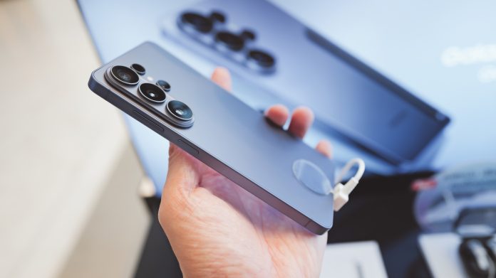 Αυτές οι θήκες Galaxy S26 διορθώνουν αυτό το ενοχλητικό χτύπημα της κάμερας