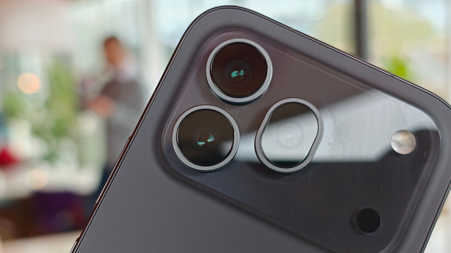 Honor 600 Pro σε Μαύρο, Λευκό και Πορτοκαλί