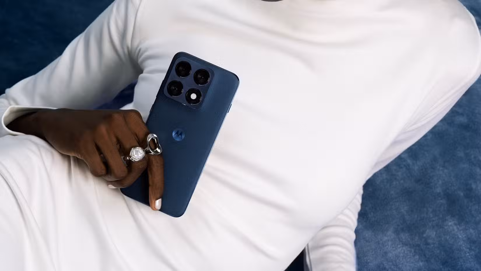 motorola-edge-70-pro-blue