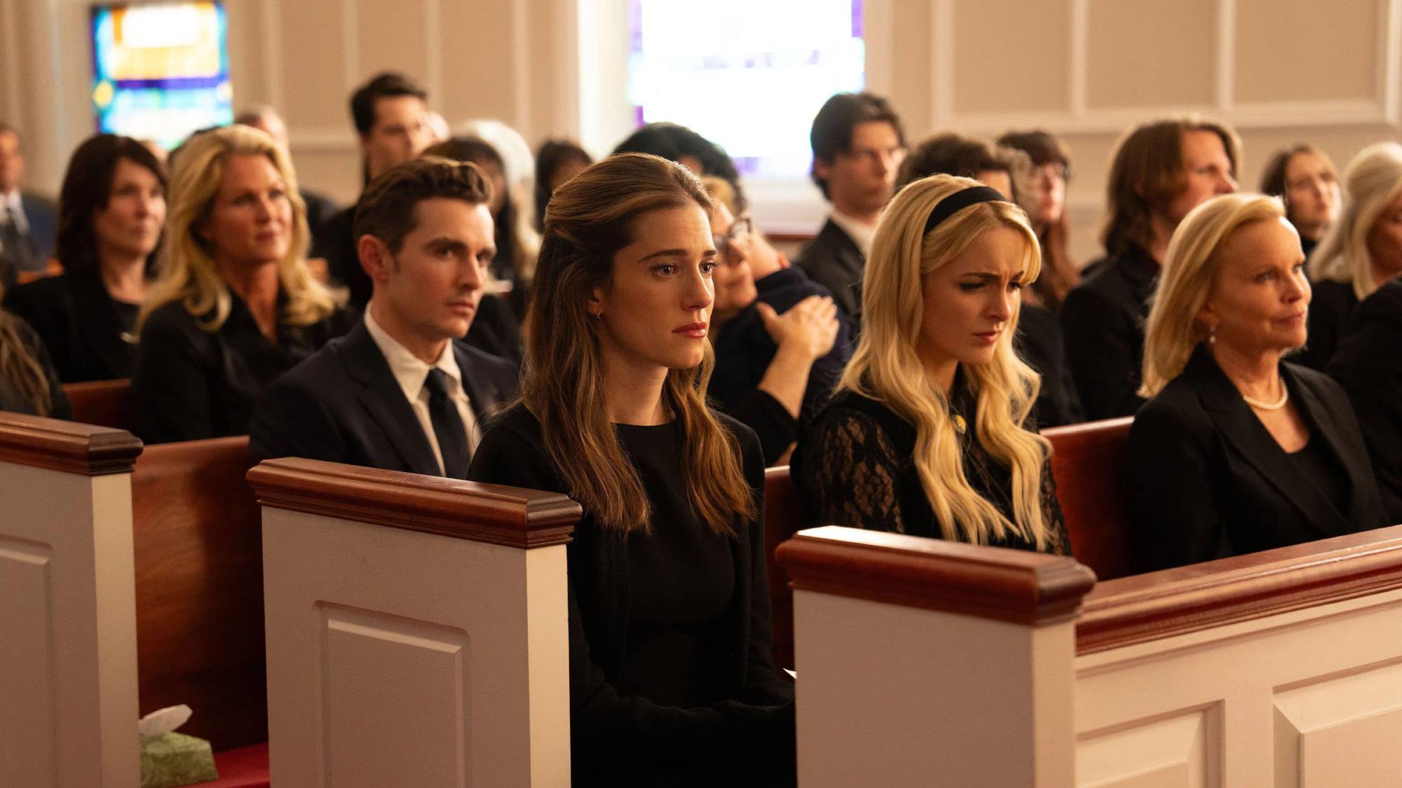 (LR) Dave Franco ως Jonah Sullivan, Allison Williams ως Morgan Grant και Mckenna Grace ως Clara Grant στο "Σε μετανιώνω"