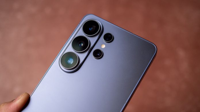 Το Galaxy S27 θα μπορούσε να έχει έναν ριζικό επανασχεδιασμό για να δημιουργήσει χώρο για τους μαγνήτες Qi2