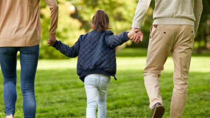 Έκτακτη ενίσχυση 150 ευρώ ανά παιδί έως το τέλος Ιουνίου – Ποιοι τη δικαιούνται