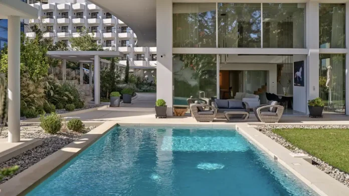 Σε μεταβατικό στάδιο η αγορά πολυτελών κατοικιών στην Ελλάδα – Άνοδος 18,5% στο ενδιαφέρον αγοραστών