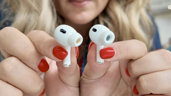 Ξεχάστε τα AirPods Pro — Το «AirPods Ultra» φημολογείται ότι θα λάβει αυτές τις 2 μεγάλες αναβαθμίσεις