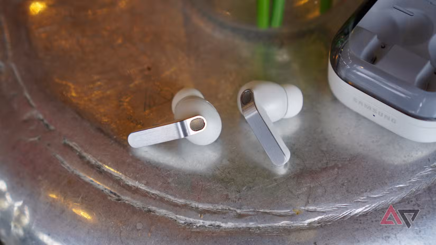 Τα ακουστικά Samsung Galaxy Buds 4 Pro