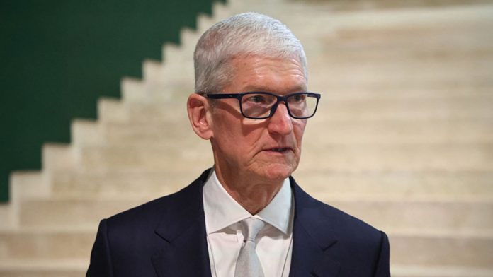 Ο Τιμ Κουκ αποχωρεί από την ηγεσία της Apple μετά από 15 χρόνια