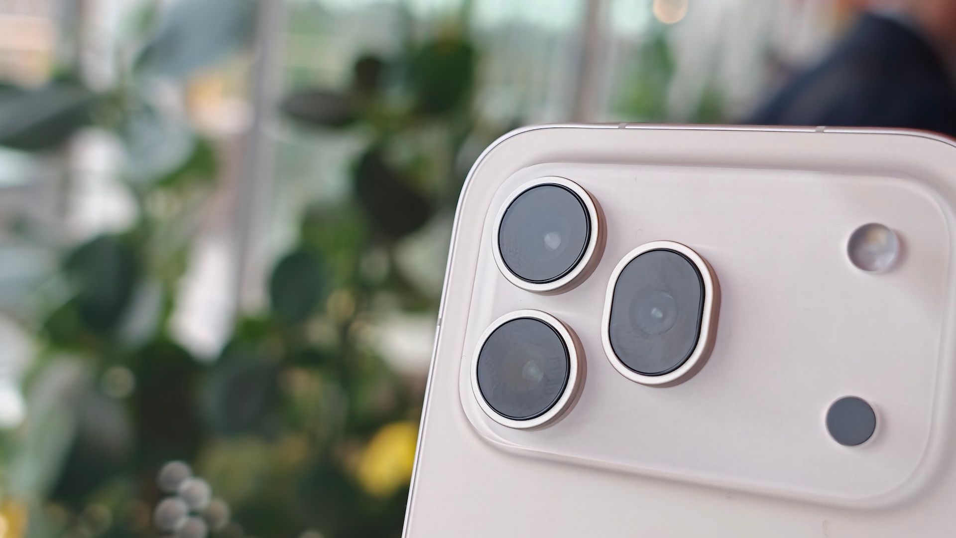 Honor 600 Pro σε Μαύρο, Λευκό και Πορτοκαλί