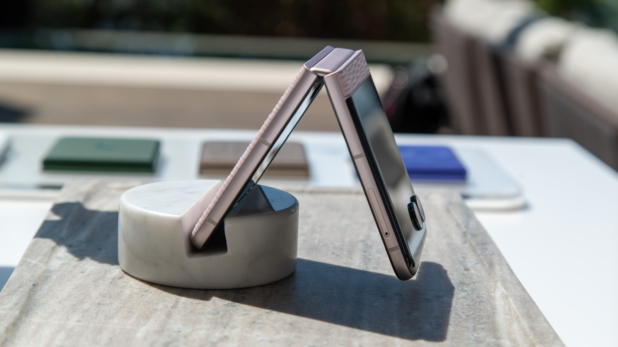 Motorola Razr 2026 ζυγοστάθμιση σε βάση