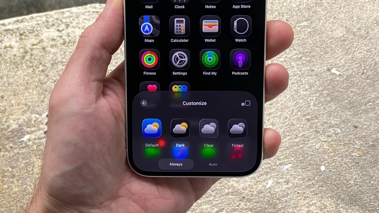 Ένα κοντινό πλάνο επεξεργασίας του χρώματος των εικονιδίων εφαρμογών στο iOS 26