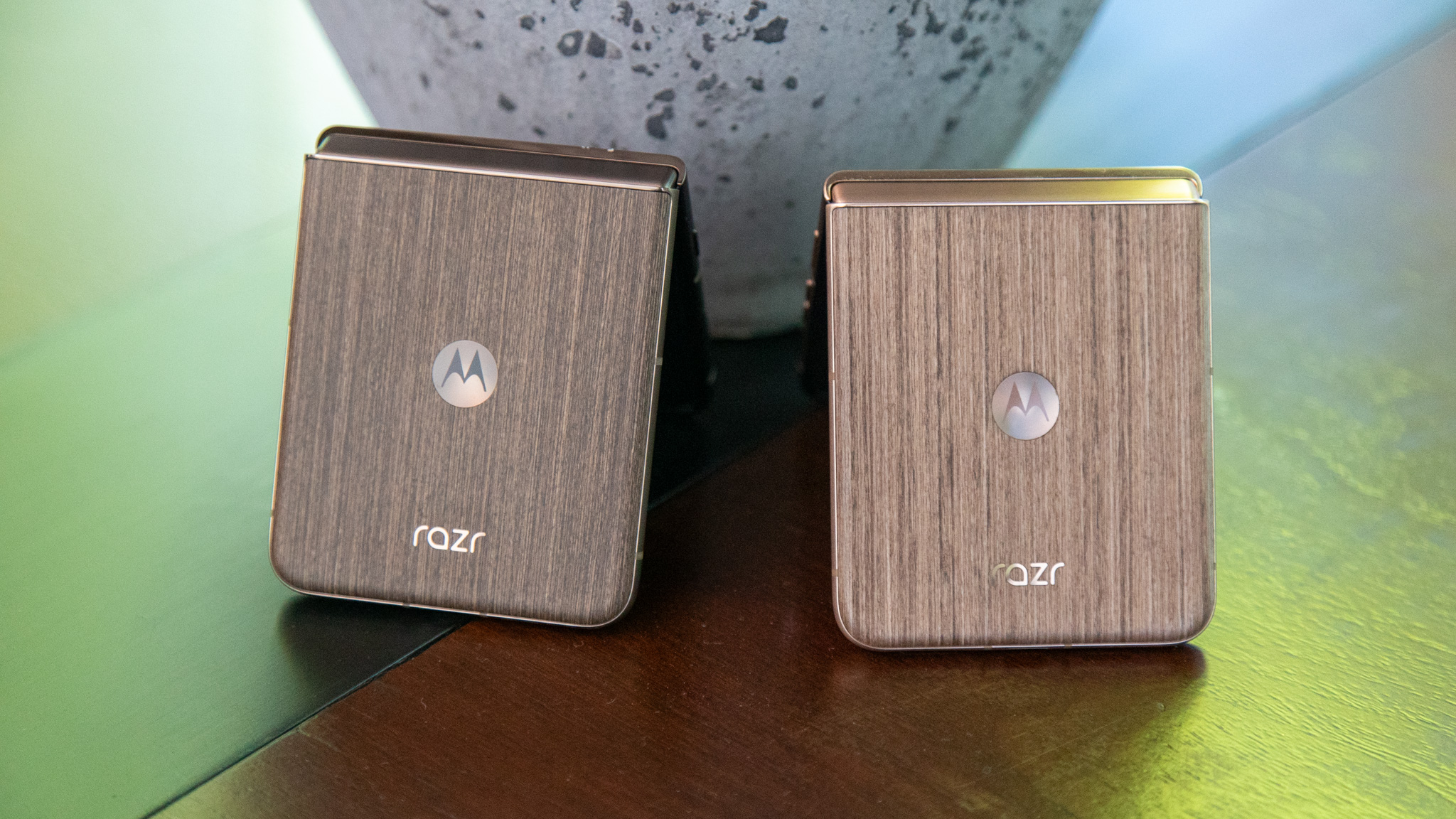 Motorola Razr Ultra 2026 δίπλα στο Razr Ultra 2025