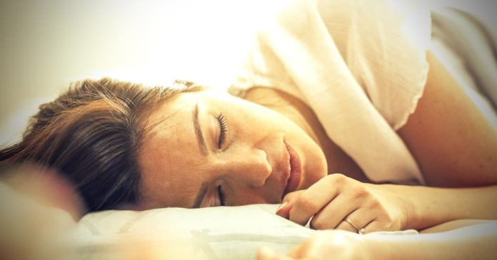 Έρευνα: Ο ιδανικός χρόνος ύπνου για την προστασία του εγκεφάλου από την άνοια