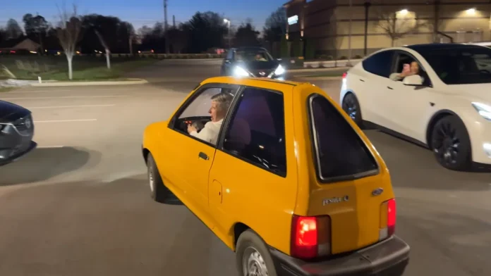 Ο άνδρας από το Τενεσί χρησιμοποιεί λέιζερ για να φτιάξει το πιο λεπτό αυτοκίνητο στον κόσμο