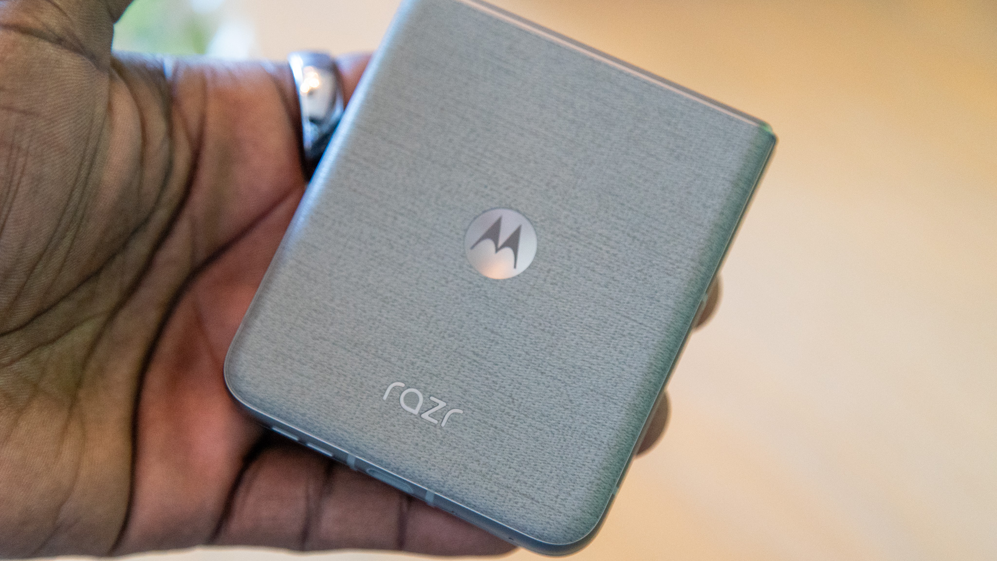 Motorola Razr 2026 στο χέρι