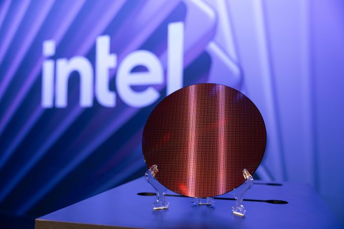 Το 18A-P της Intel υπερβαίνει το 9% ταχύτητα, προσθέτοντας 50% καλύτερη θερμική αγωγιμότητα και στενότερες γωνίες για να κερδίσει πελάτες Foundry