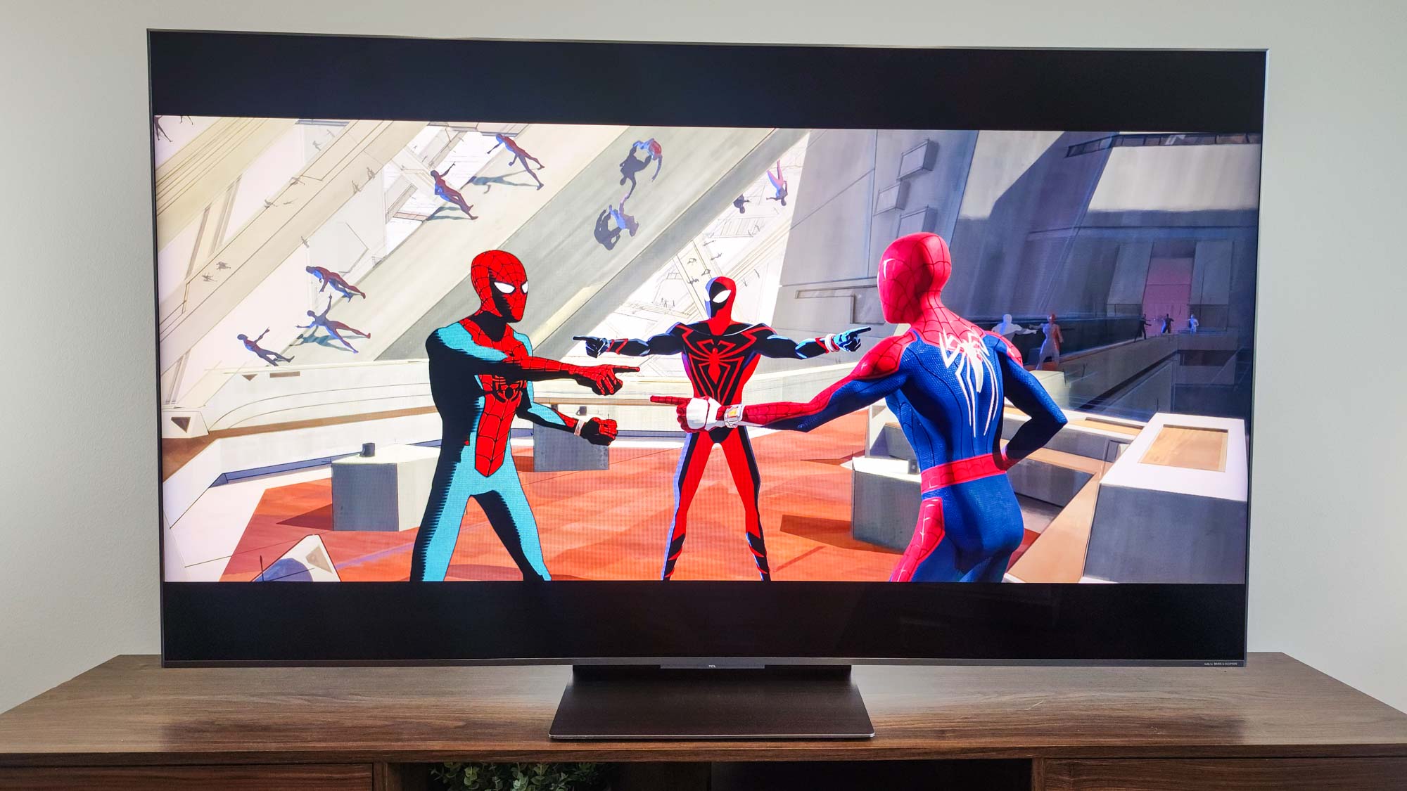 Spider-Man: Across the Universe σε τηλεόραση TCL QM8K QD-Mini LED.
